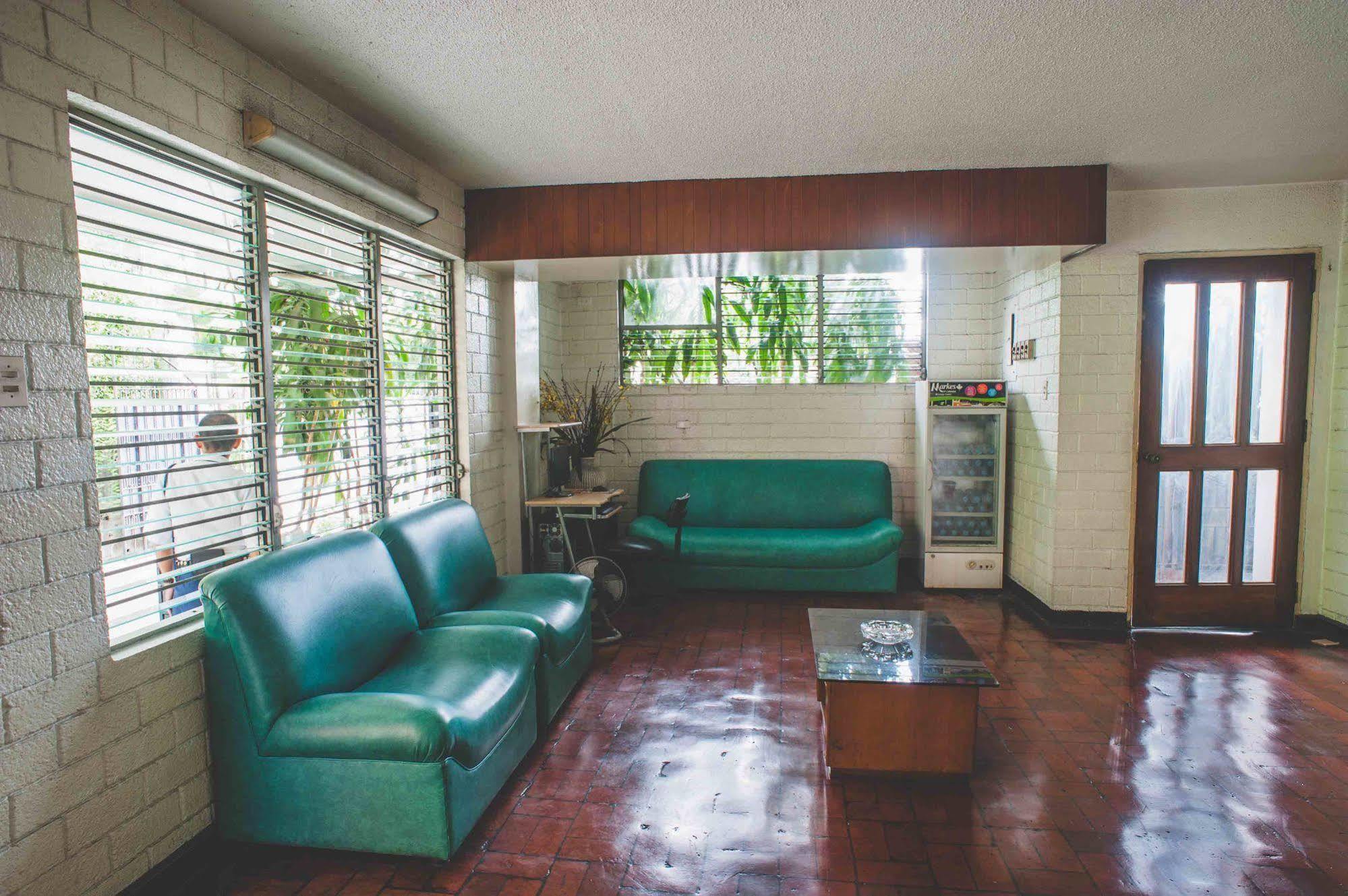 Reddoorz At Broadway Court Apartelle Quezon City Extérieur photo